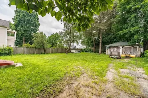 102 Thompson St, Springfield, MA 01109 photo 26
