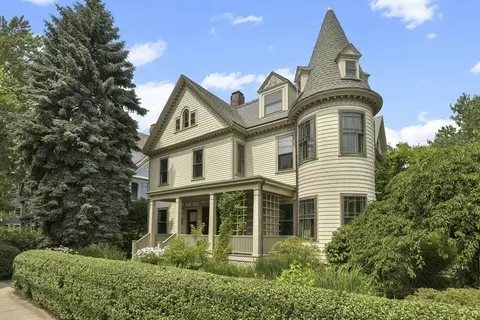 224 Aspinwall Ave, Brookline, MA 02446
