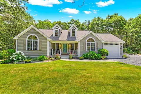 425 Currier Rd, Falmouth, MA 02536