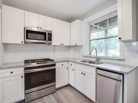 25 Roslyn St #10, Salem, MA 01970