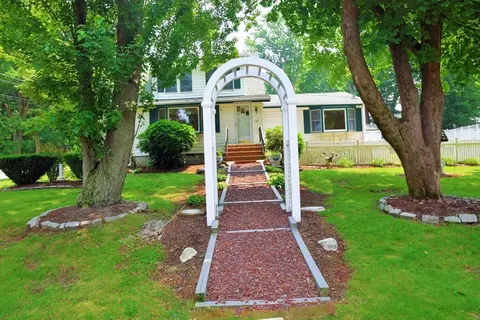 91 Hinston Rd, Weymouth, MA 02189
