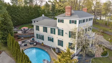 18 Toppans Ln, Newburyport, MA 01950