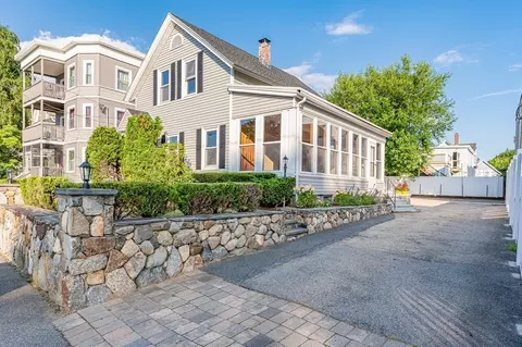 67 3rd Ave, Lowell, MA 01854