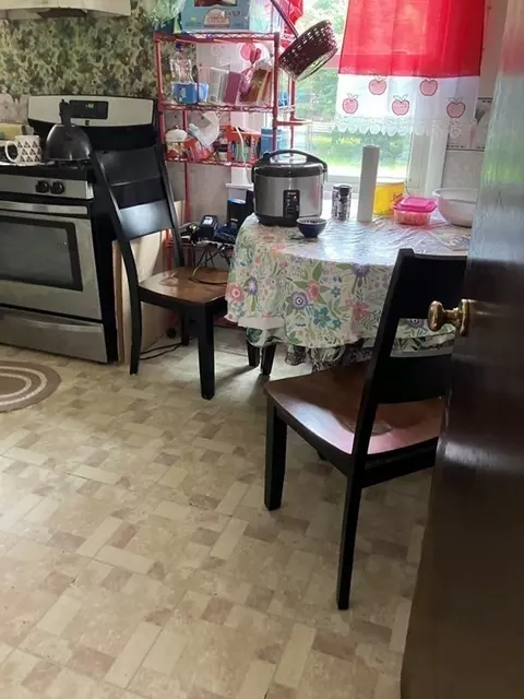 80 Keddy St, Springfield, MA 01109 photo 4