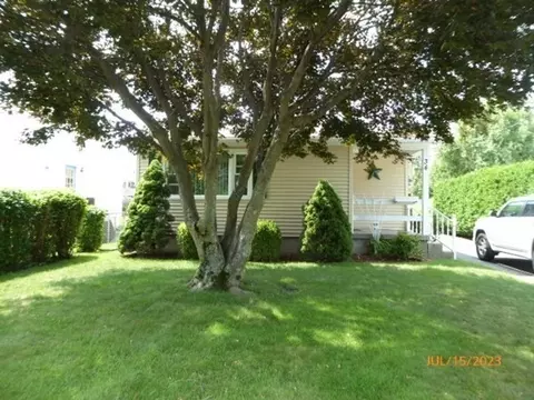 34 Auburn St, Chicopee, MA 01013