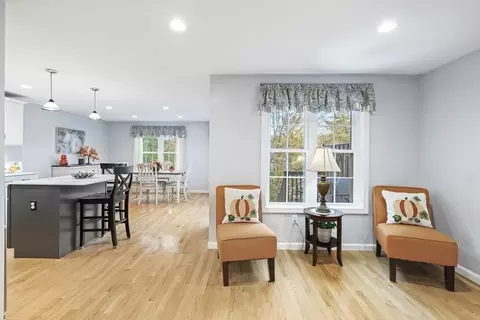 21 Honeysuckle Rd, Worcester, MA 01607 photo 12