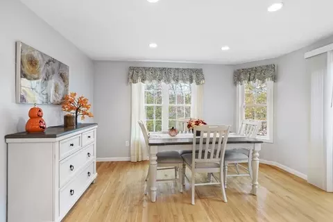21 Honeysuckle Rd, Worcester, MA 01607 photo 17