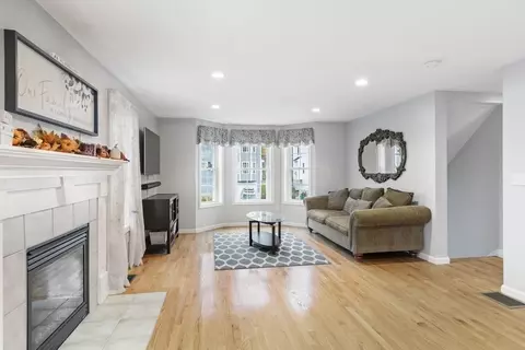 21 Honeysuckle Rd, Worcester, MA 01607 photo 9