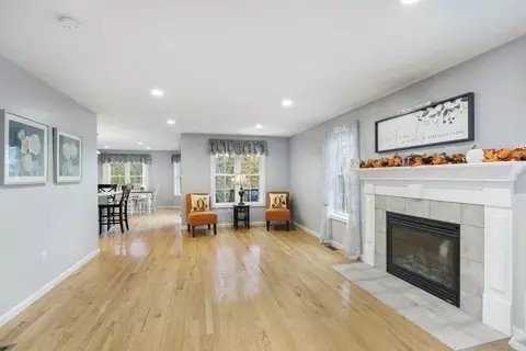 21 Honeysuckle Rd, Worcester, MA 01607 photo 11