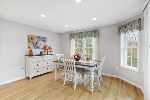 21 Honeysuckle Rd, Worcester, MA 01607 photo 18