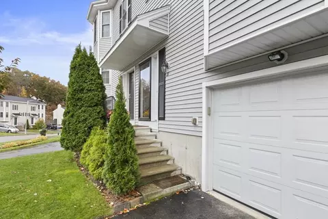 21 Honeysuckle Rd, Worcester, MA 01607 photo 3