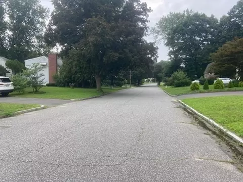 180 Roy St, Springfield, MA 01104 photo 4