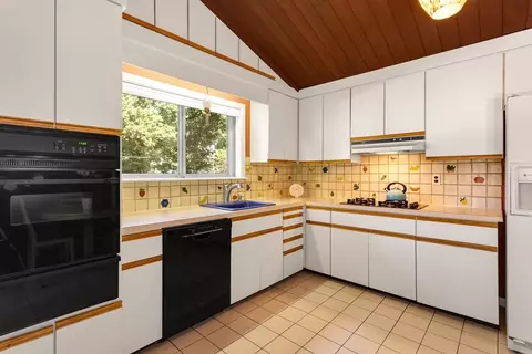 32 Spring Ln, Sharon, MA 02067 photo 9