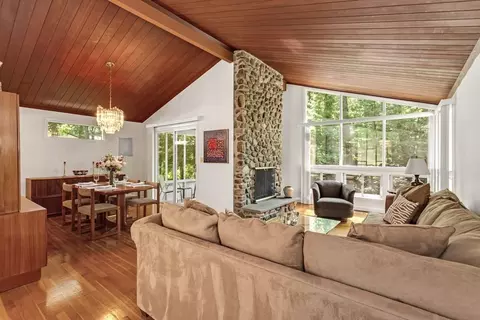 32 Spring Ln, Sharon, MA 02067
