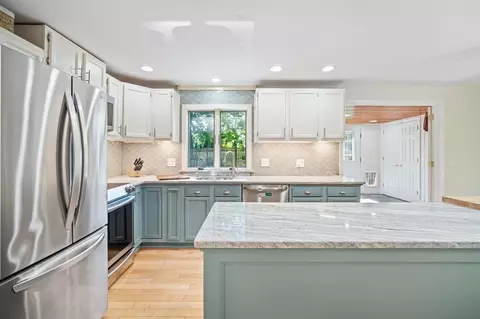 115 Venture Dr, Springfield, MA 01119 photo 3