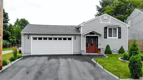 12 Oakmont St, Webster, MA 01570