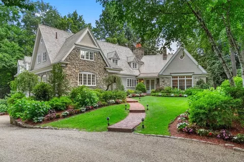 18 Valley Rd, Wellesley, MA 02481
