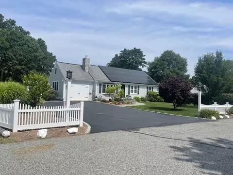 34 Lumberjack Trl, Yarmouth, MA 02673