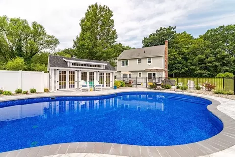84 Queen Lk, Templeton, MA 01468