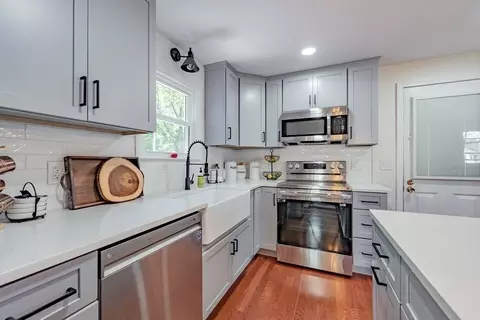 61 Fuller St, Chicopee, MA 01020 photo 8