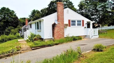 9 Lloyd Rd, Tewksbury, MA 01876