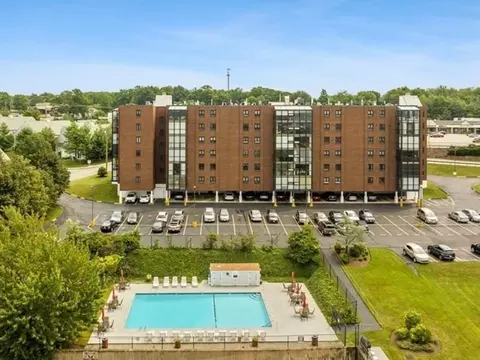4234 N Main St #101, Fall River, MA 02720