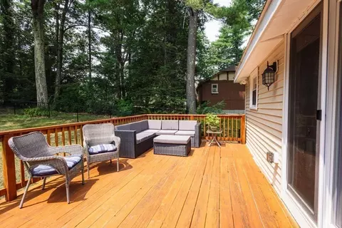 70 West St, Douglas, MA 01516