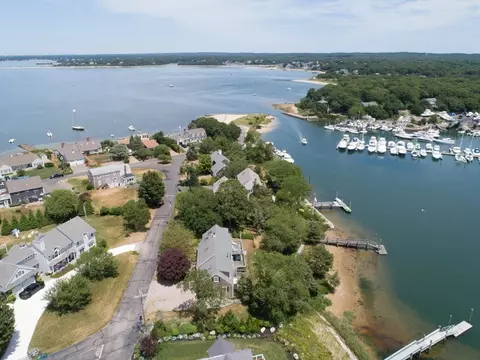 168 Waterside Dr, Falmouth, MA 02556