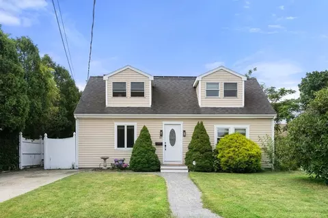 10 Perry St, Dartmouth, MA 02748