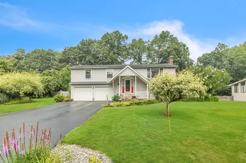 32 Sunbriar Dr, Westfield, MA 01085