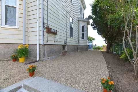 9 Summit St, Gloucester, MA 01930 photo 3