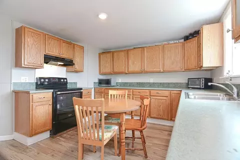 9 Summit St, Gloucester, MA 01930 photo 4