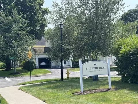 52 Emily Ln #52, Greenfield, MA 01301