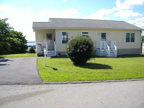 65 Bayview St, Fall River, MA 02724