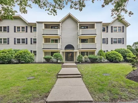 1210 Vfw Pkwy #8, Boston, MA 02132