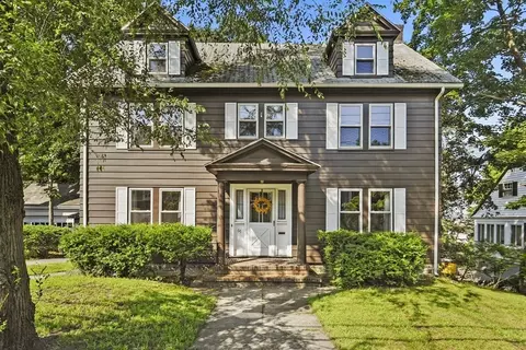 65 Fairmount St, Lowell, MA 01852
