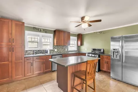 61 Beauregard St, Springfield, MA 01151 photo 2