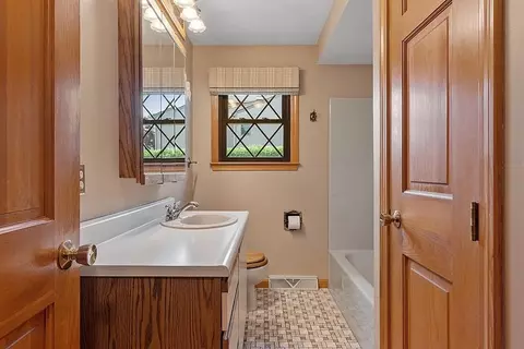 2 Neel Rd, Worcester, MA 01605 photo 9