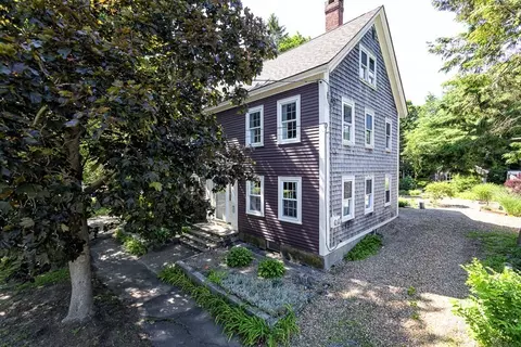 34 Railroad Ave, Rowley, MA 01969 photo 2