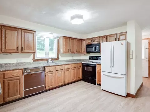 16 Collins Rd, Northborough, MA 01532 photo 4