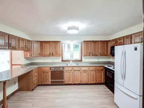 16 Collins Rd, Northborough, MA 01532 photo 3