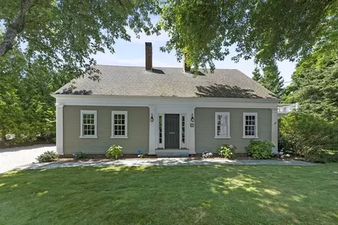 2 Manters Pt, Plymouth, MA 02360