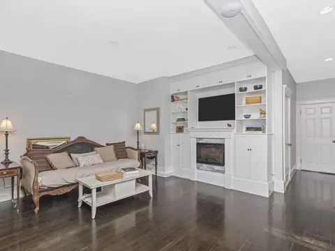 23 Warwick Rd #4, Brookline, MA 02445 photo 2