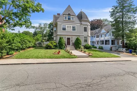 11 Maplewood Ter, Springfield, MA 01108