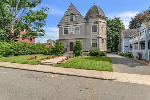 11 Maplewood Ter, Springfield, MA 01108 photo 2