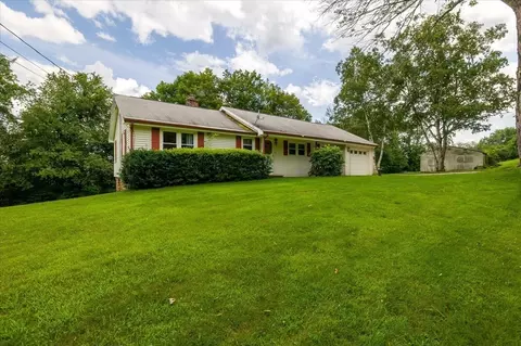 143 Stallion Hill Rd, Sturbridge, MA 01518