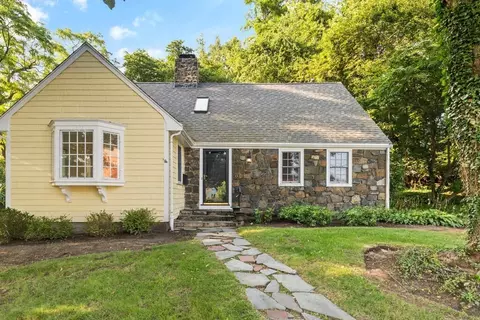 132 W Shore Dr, Marblehead, MA 01945