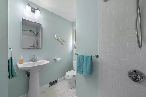 40 Pickwick Rd, Marblehead, MA 01945 photo 17