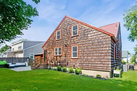 40 Pickwick Rd, Marblehead, MA 01945 photo 4