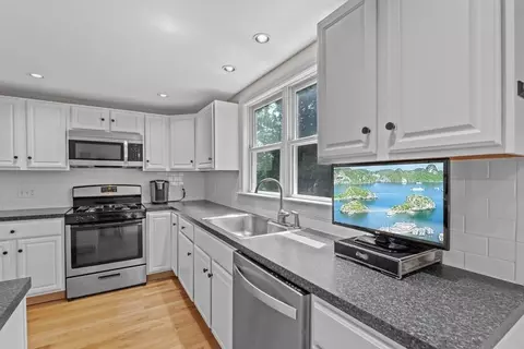 40 Pickwick Rd, Marblehead, MA 01945 photo 13